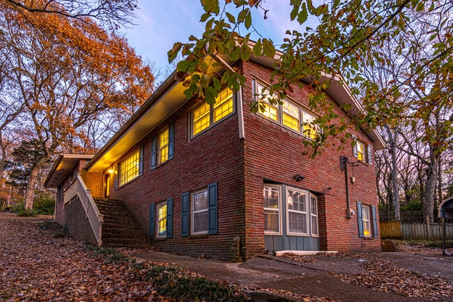 Photo - 702 Chambers Dr NE