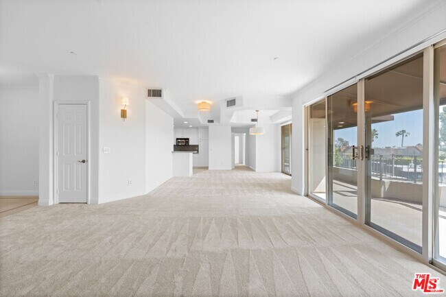 Building Photo - 1820 Benecia Ave Unit 404 Rental