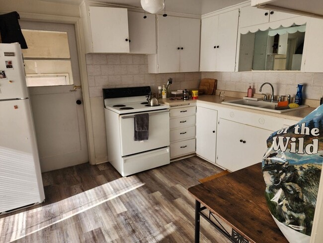 Photo - Charming Upstairs apartment