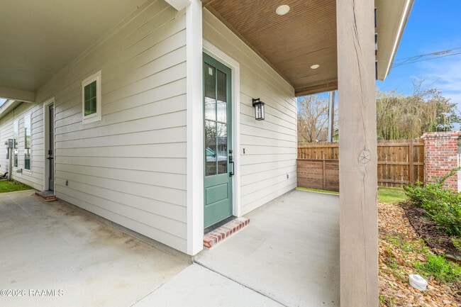 Photo - 121 Mayberry Grv St