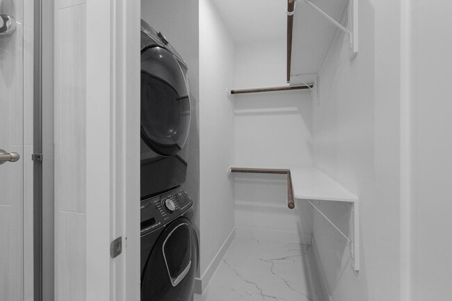 Photo - 6415 Bowling Green St