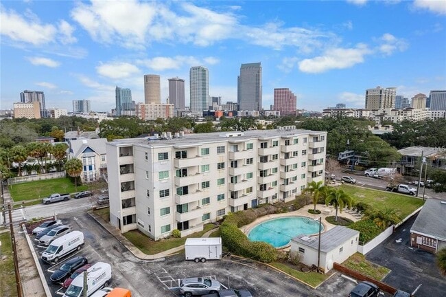Building Photo - 406 S Cedar Ave Unit 307