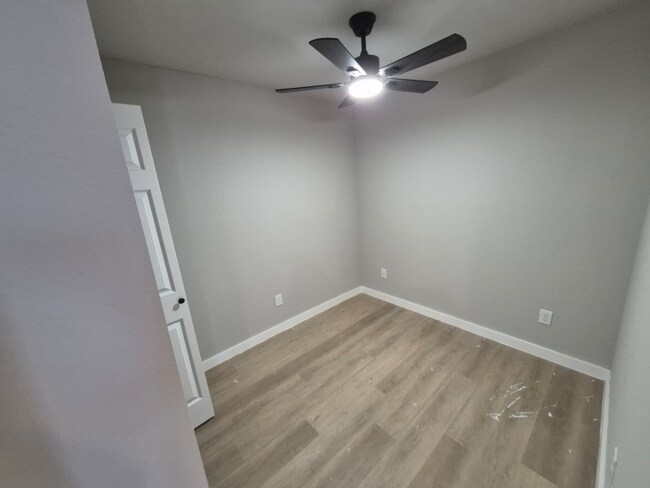 Photo - 3268 Holman St Unidad 4