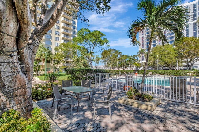 Building Photo - 11111 Biscayne Blvd Unit 8F Rental