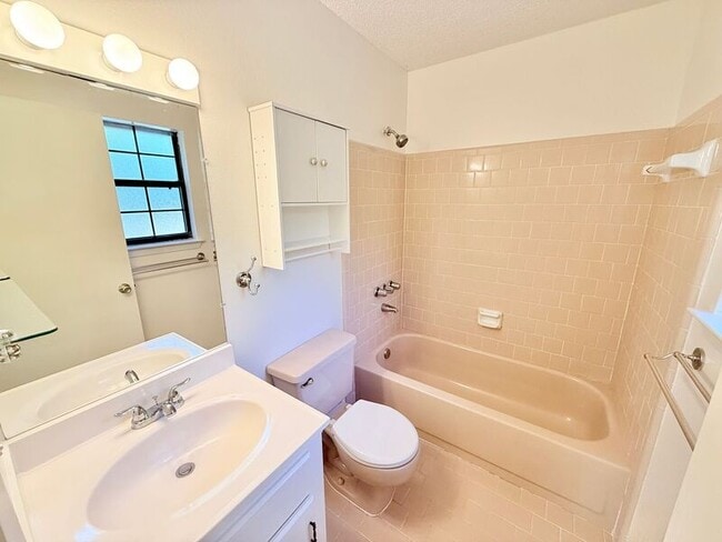 Photo - 5805 Loring Dr