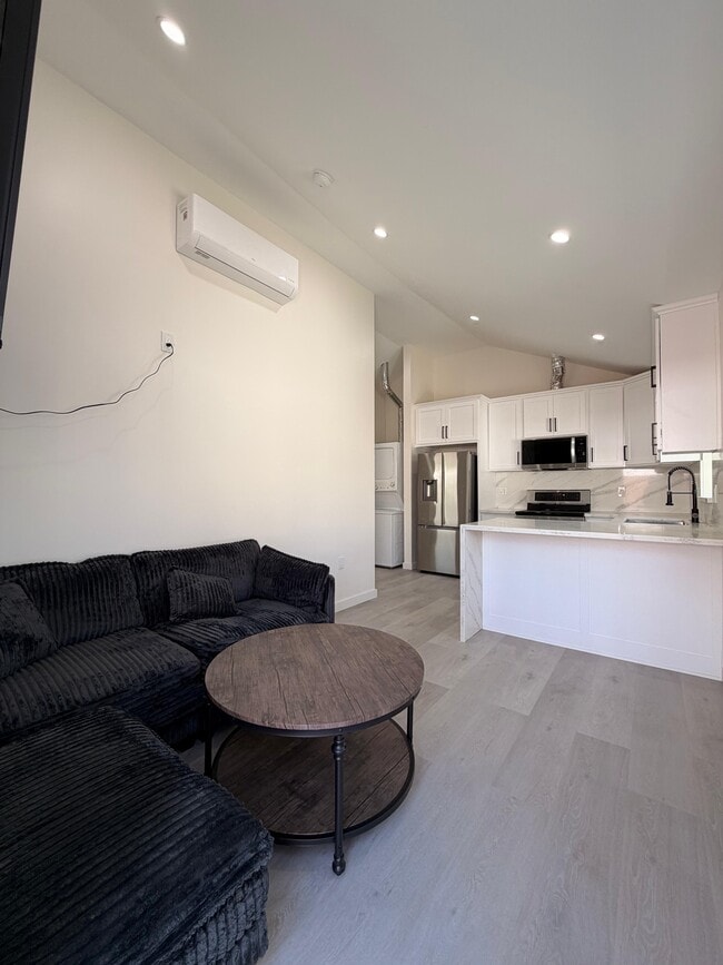 Building Photo - 720 Geneva St