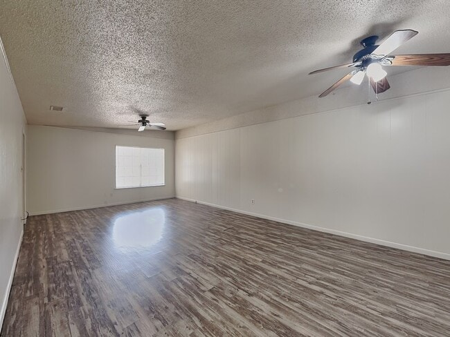 6220 Wheaton Dr