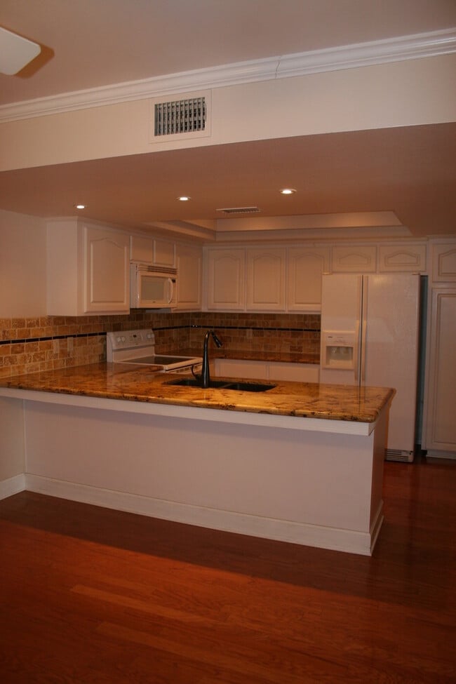 Photo - 5500 Lennox Ave