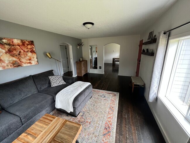 Photo - 589 Church St