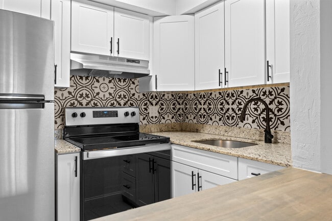 Building Photo - 1125 SW 15th Ave