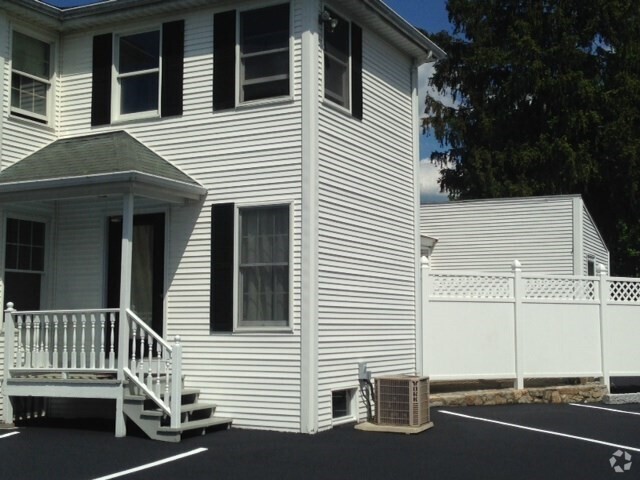 Building Photo - 112 Main St Unit J Rental