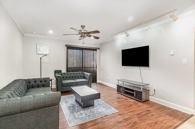 Building Photo - 1700 SW 16th Ct Unit A1 Rental