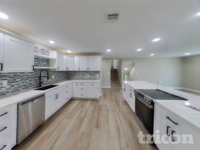 Photo - 4820 W Hayward Ave