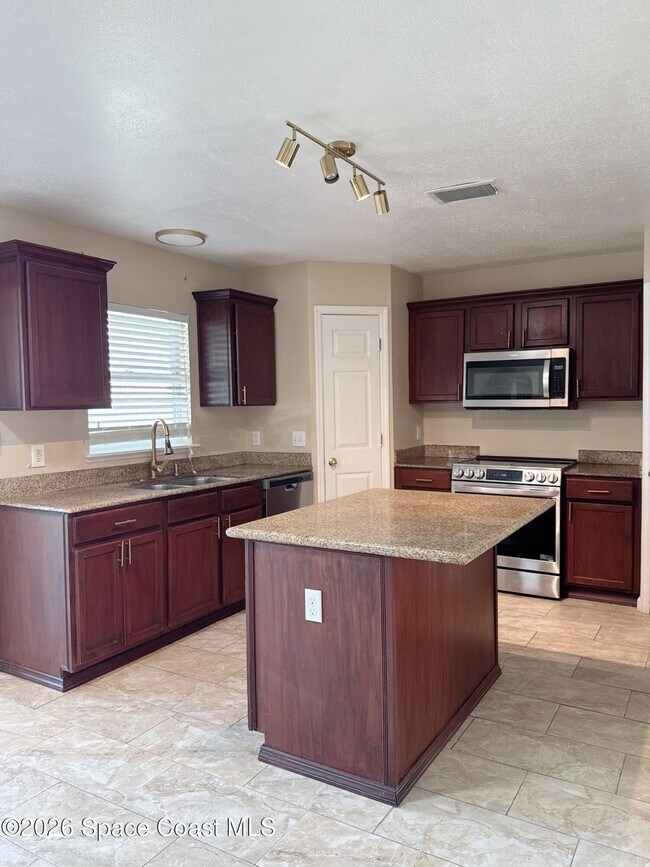 Photo - 1718 Sawgrass Dr SW