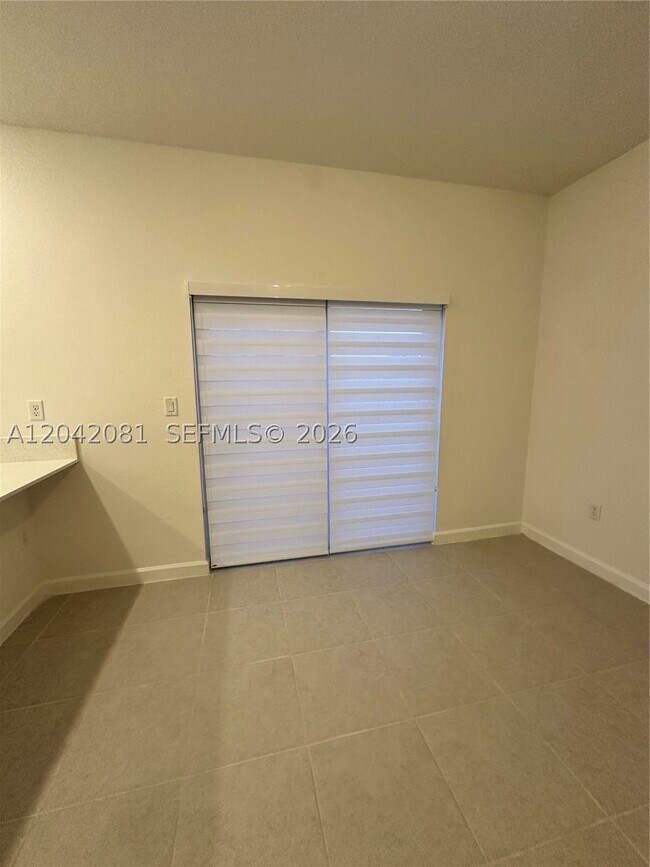 Photo - 2889 25rd 2889