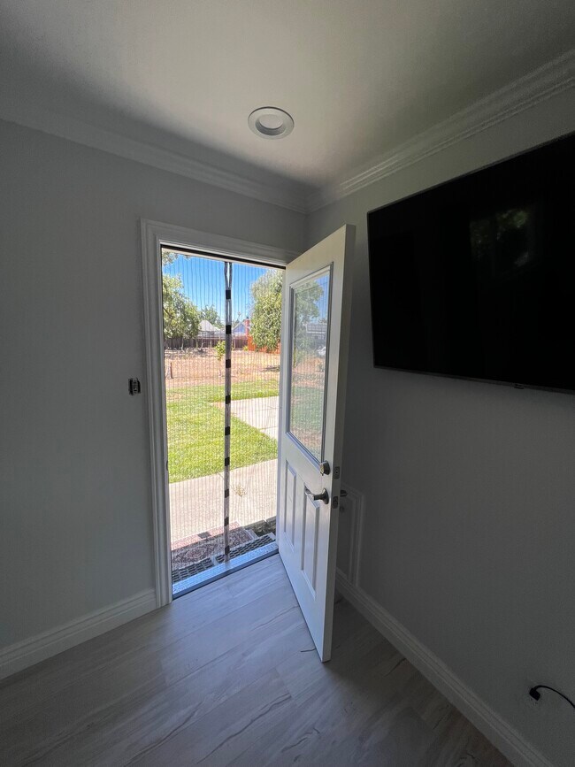 Photo - 3526 Sanford St