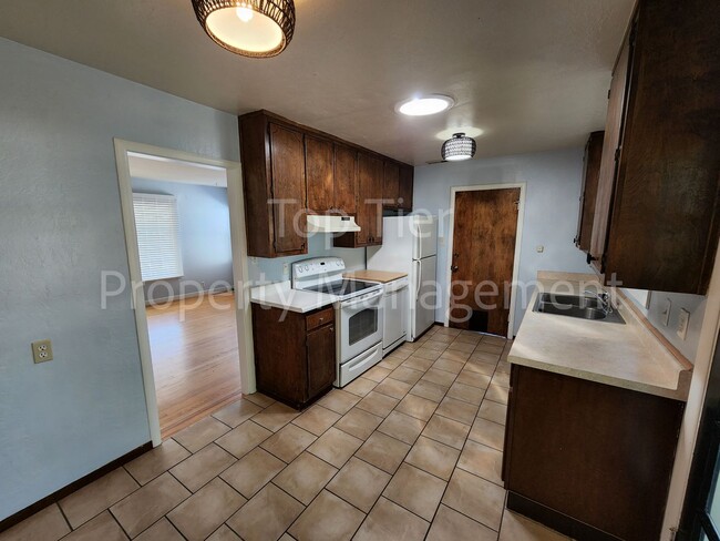 Photo - Cozy 2 Bed/1 Bath/ 816 Sqft House in Pleasant Hill available May 15th for lease!