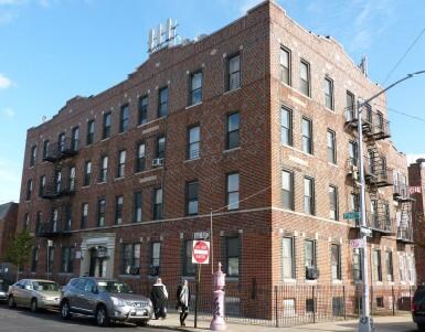 Photo - 1049 Glenmore Ave