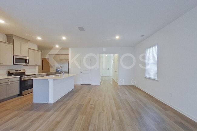 Photo - 210 Birch Ave