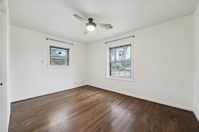 Photo - 7262 Roos Rd