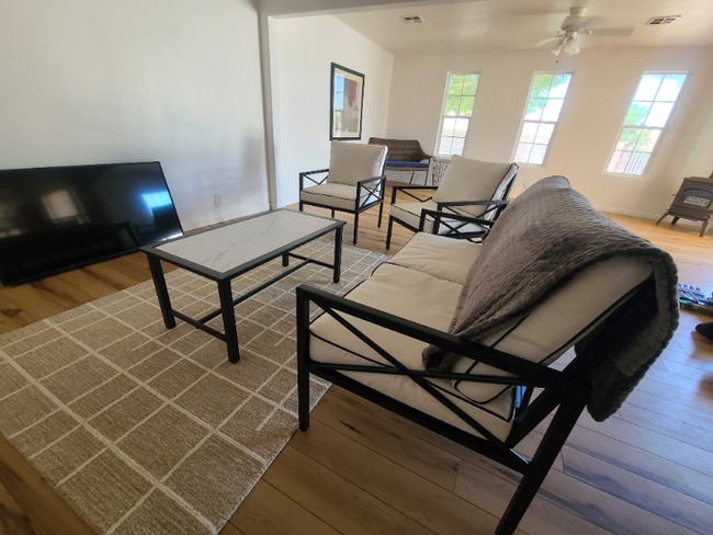 Photo - 991 N 2100 W