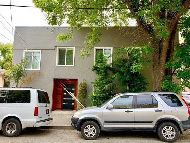 Photo - 1925 Tenth St Unidad 09
