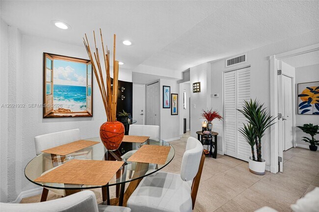 Photo - 1334 Collins Ave Unidad 403