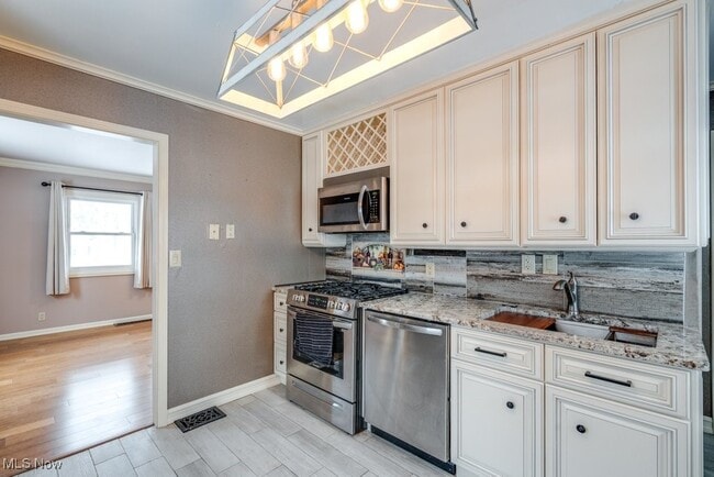 Photo - 301 Bogart Rd