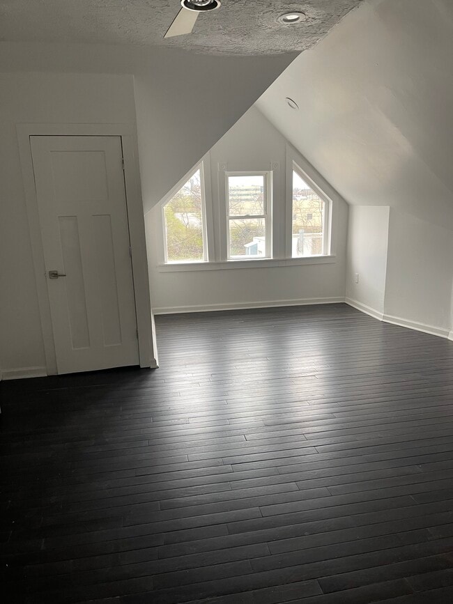 Photo - 2832 Stanton Ave Unidad 3