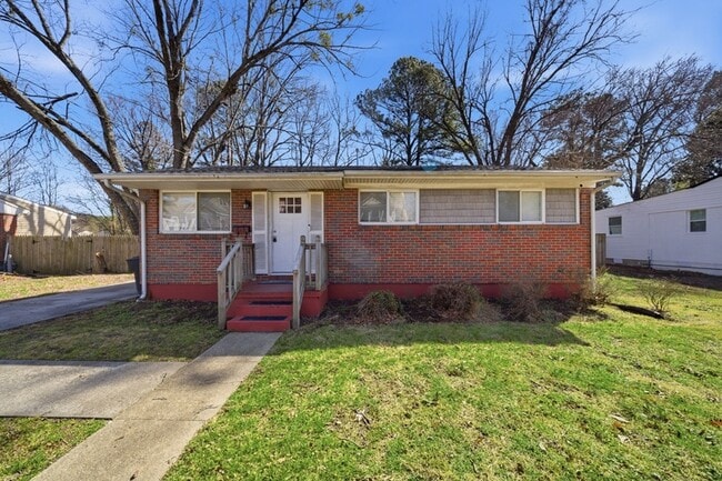 Building Photo - 613 Normandy St