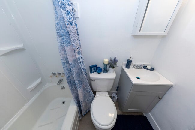 Building Photo - 102 N Hampton Rd Rental