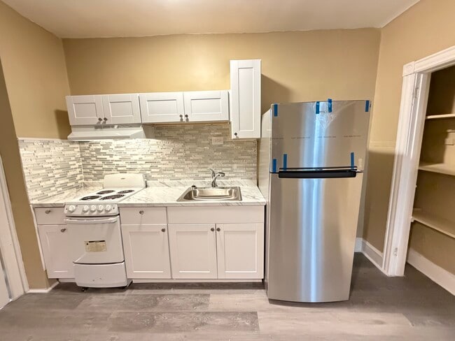 Building Photo - 524 Macdade Blvd Unit 2