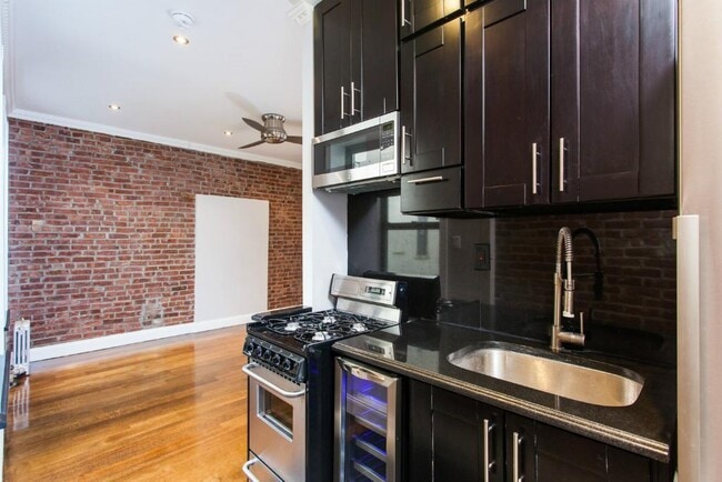 Building Photo - 338 E 100th St Unit 5B Rental