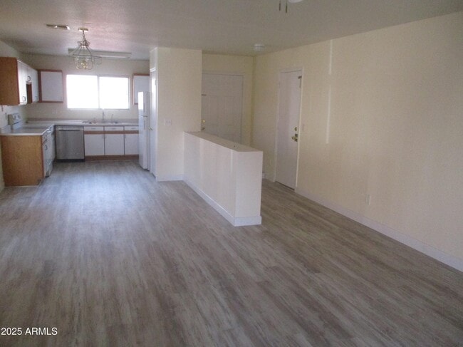 Photo - 2350 E Spruce Dr