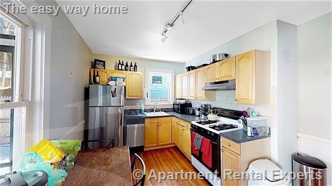 Building Photo - 243 Summer St Unit #1