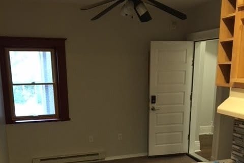 Living room - 658 W Forest Ave Unit 3