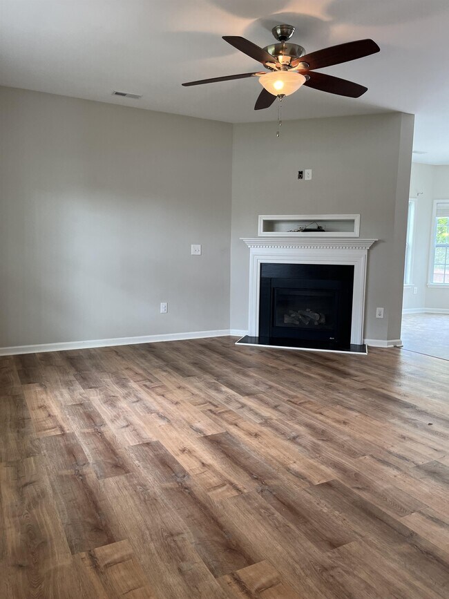 Photo - 162 Watchmen Ln