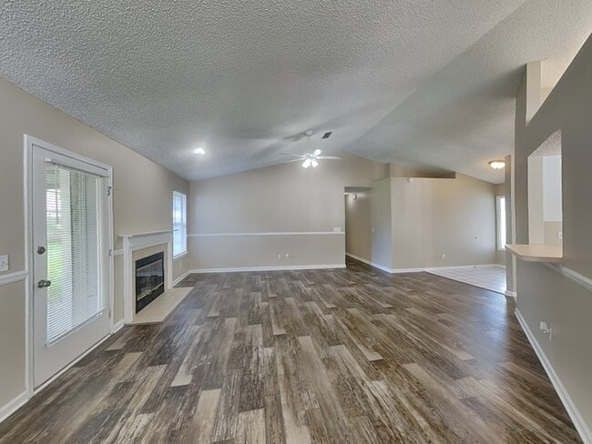 Photo - 315 Springfield Ct
