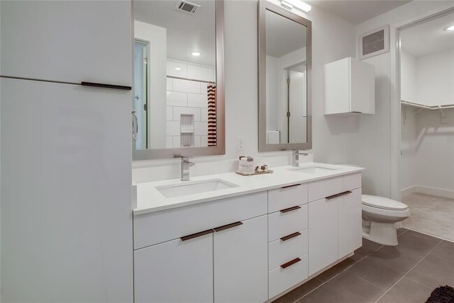 Photo - 1301 W Koenig Ln Apartment Unit 324