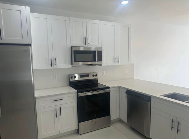 Photo - 1147 Gilbert Ave S