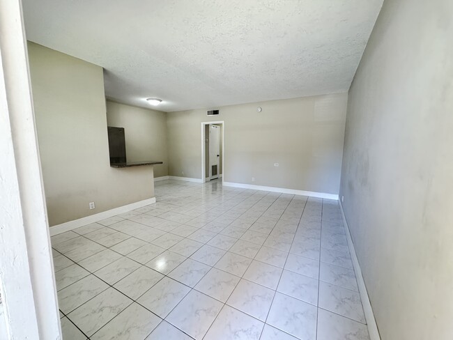 Building Photo - 2121 N Ocean Blvd Unit #2 Rental