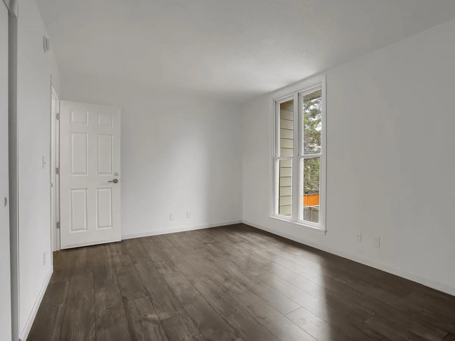 Photo - 6379 Barrie Rd