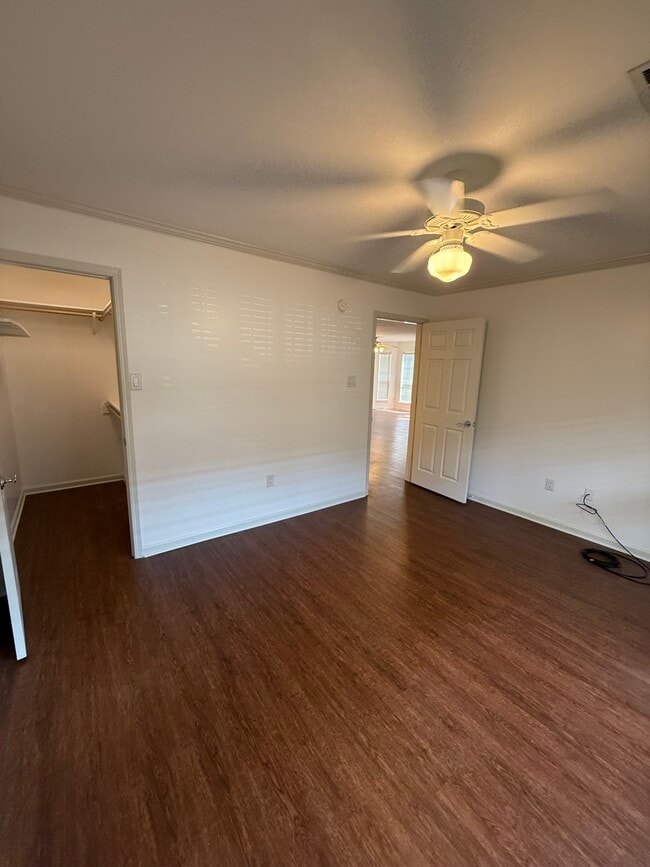 Photo - 529 Versailles Blvd