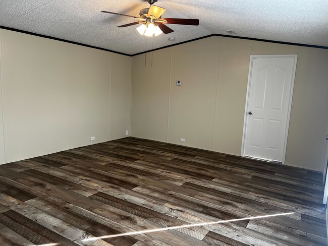 Photo - 709 N Collins Fwy