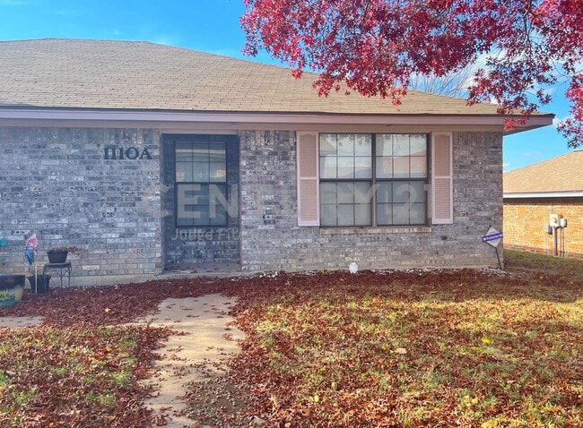 Building Photo - Adorable 2/2 Duplex in Weatherford For Rent!