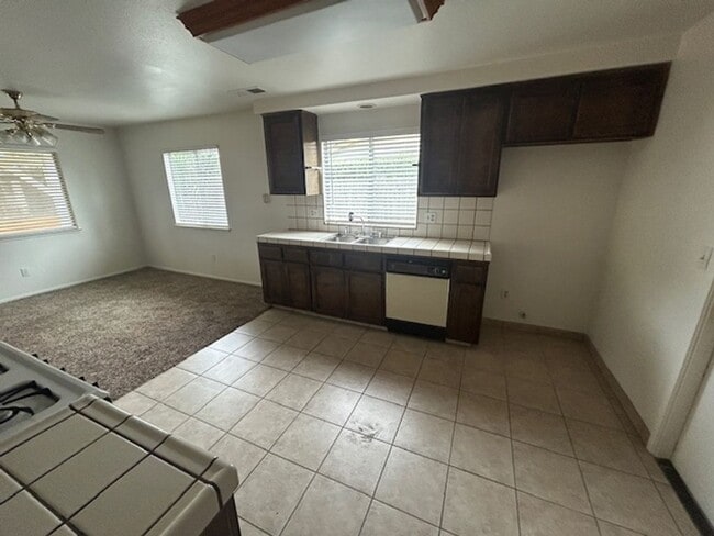 Photo - *** MOVE IN SPECIAL - $300.00 OFF FIRST MONTHS RENT***
