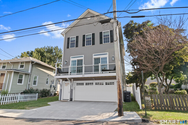 22 Andrews Ave