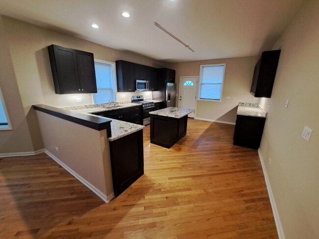 Photo - 1534 E Marquette Rd Unit 1E