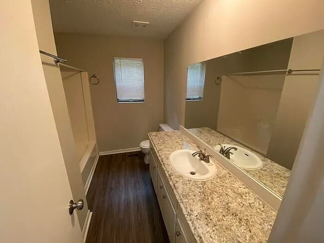 Photo - 1103 Ivy Rd