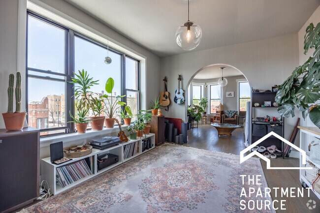 Building Photo - 3237 W Armitage Ave Unit 2 Rental
